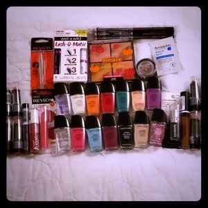Sunday SALE Day! HUGE MakeUp Lot! ALL NEW ITEMS!